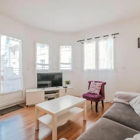 Wonderful 2 Bedrooms In The Heart Of ! *